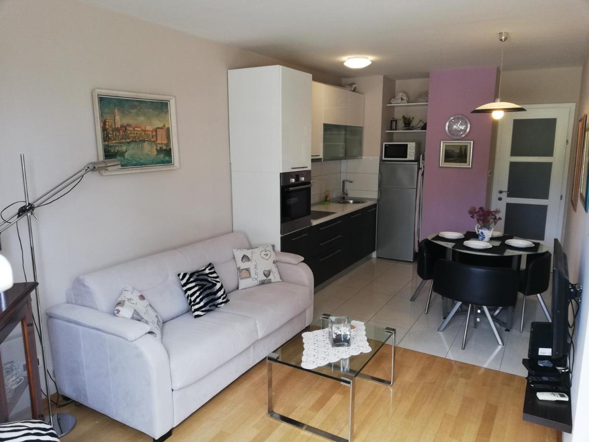 Near Beach Apartment Reno With Private Parking Split Ngoại thất bức ảnh