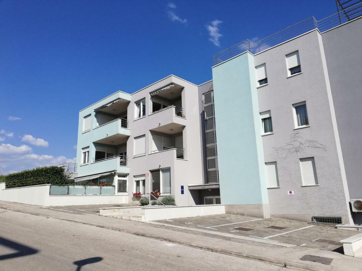 Near Beach Apartment Reno With Private Parking Split Ngoại thất bức ảnh